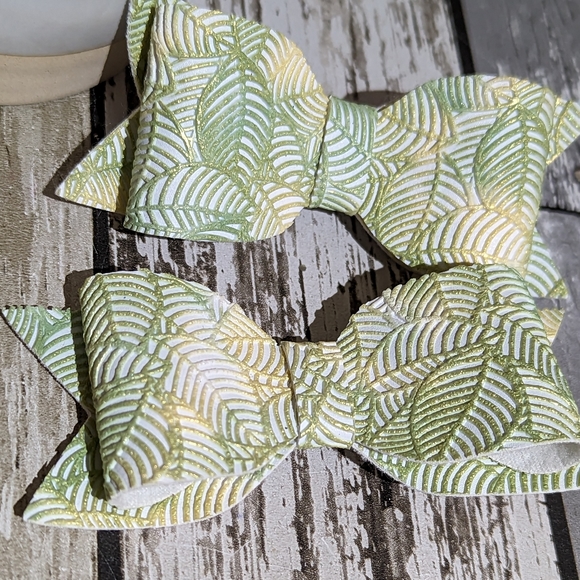 2 for $4 Item: Faux Leather Bow Hair Clip Set NEW! - Picture 2 of 6